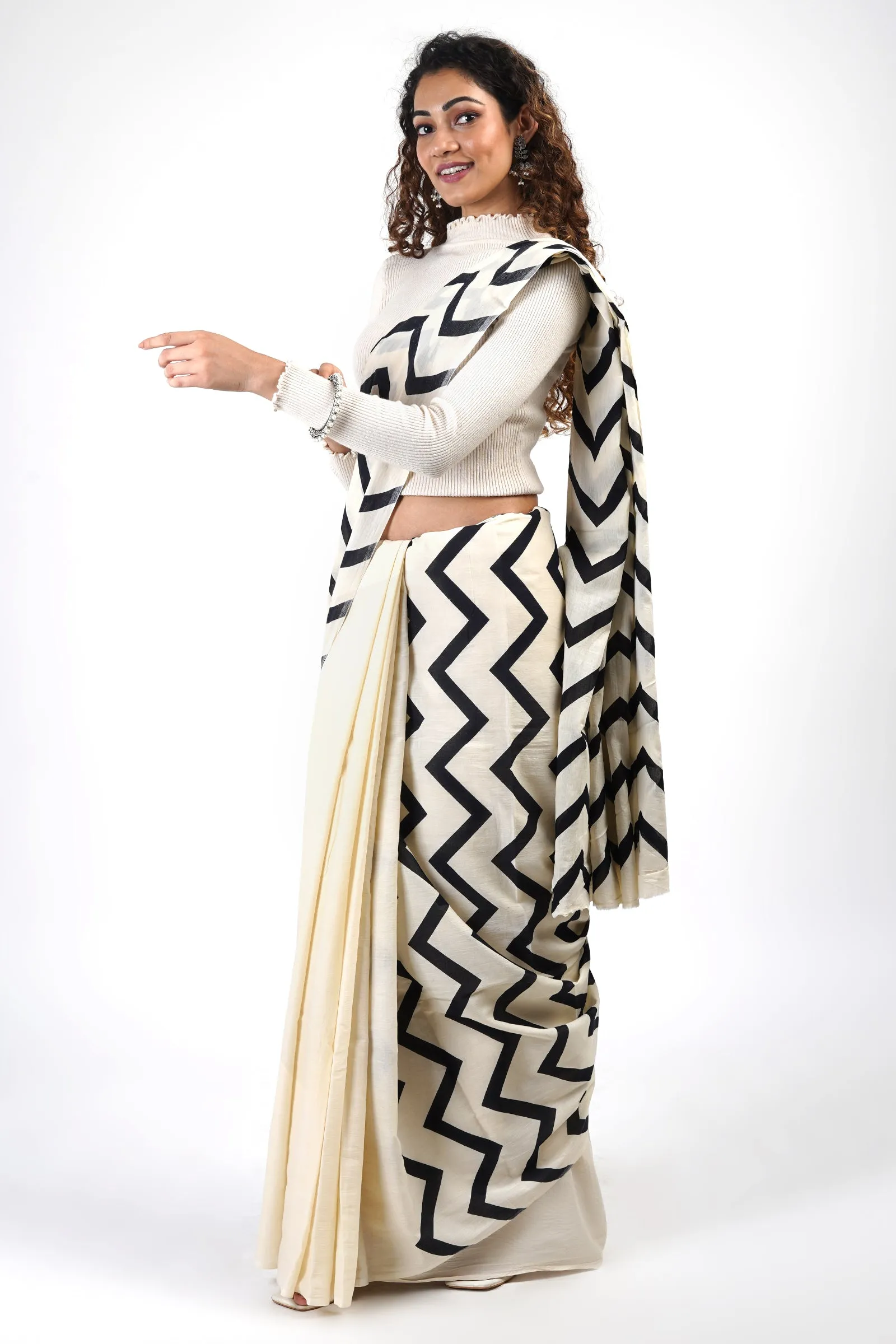 Teejh Aabha Black and Cream Cotton Saree With Blouse Piece