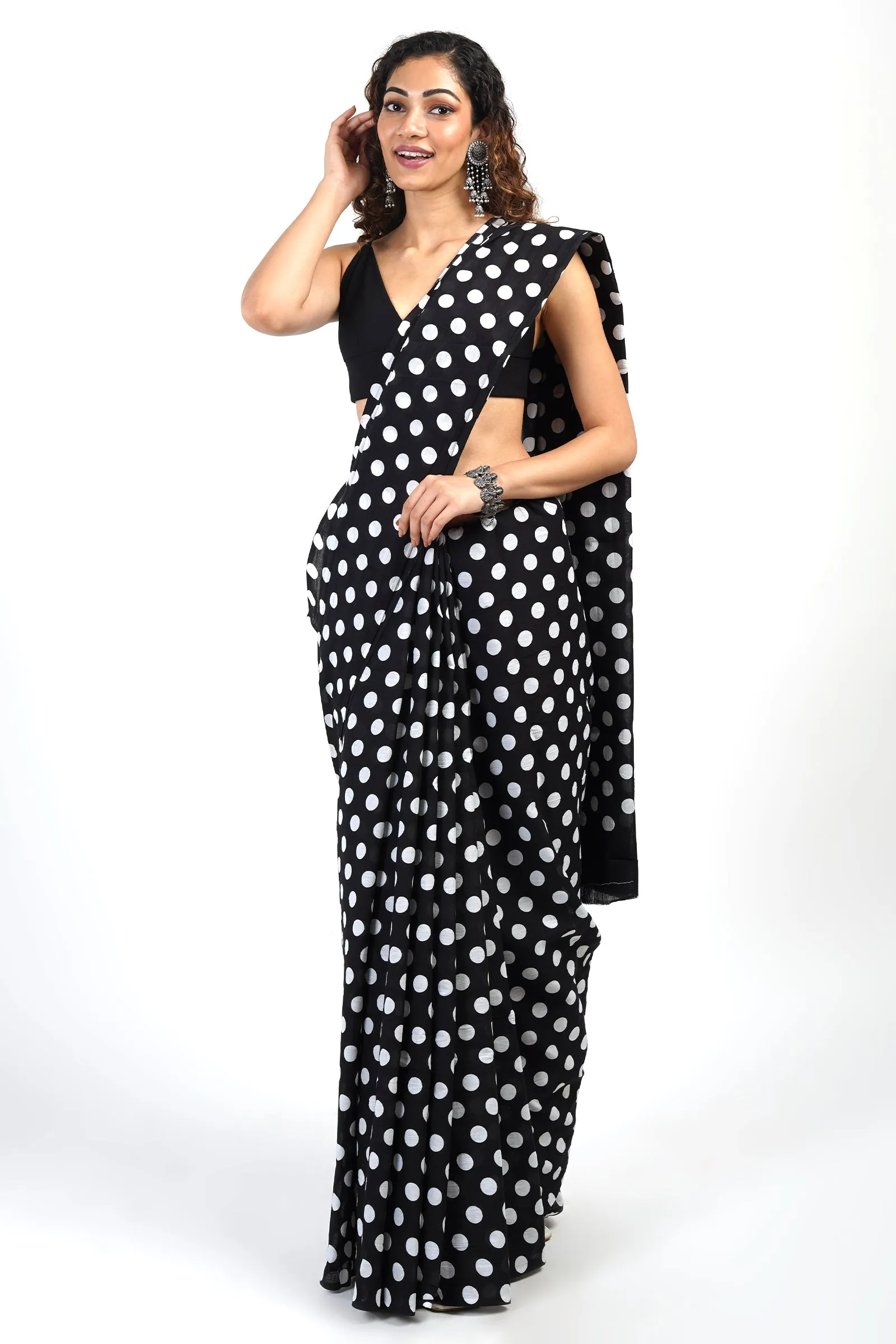 Teejh Aarika Black and White Cotton Saree With Blouse Piece